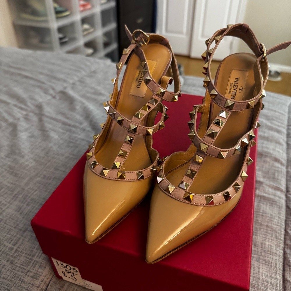 Valentino Women's Beige Rockstud Heels